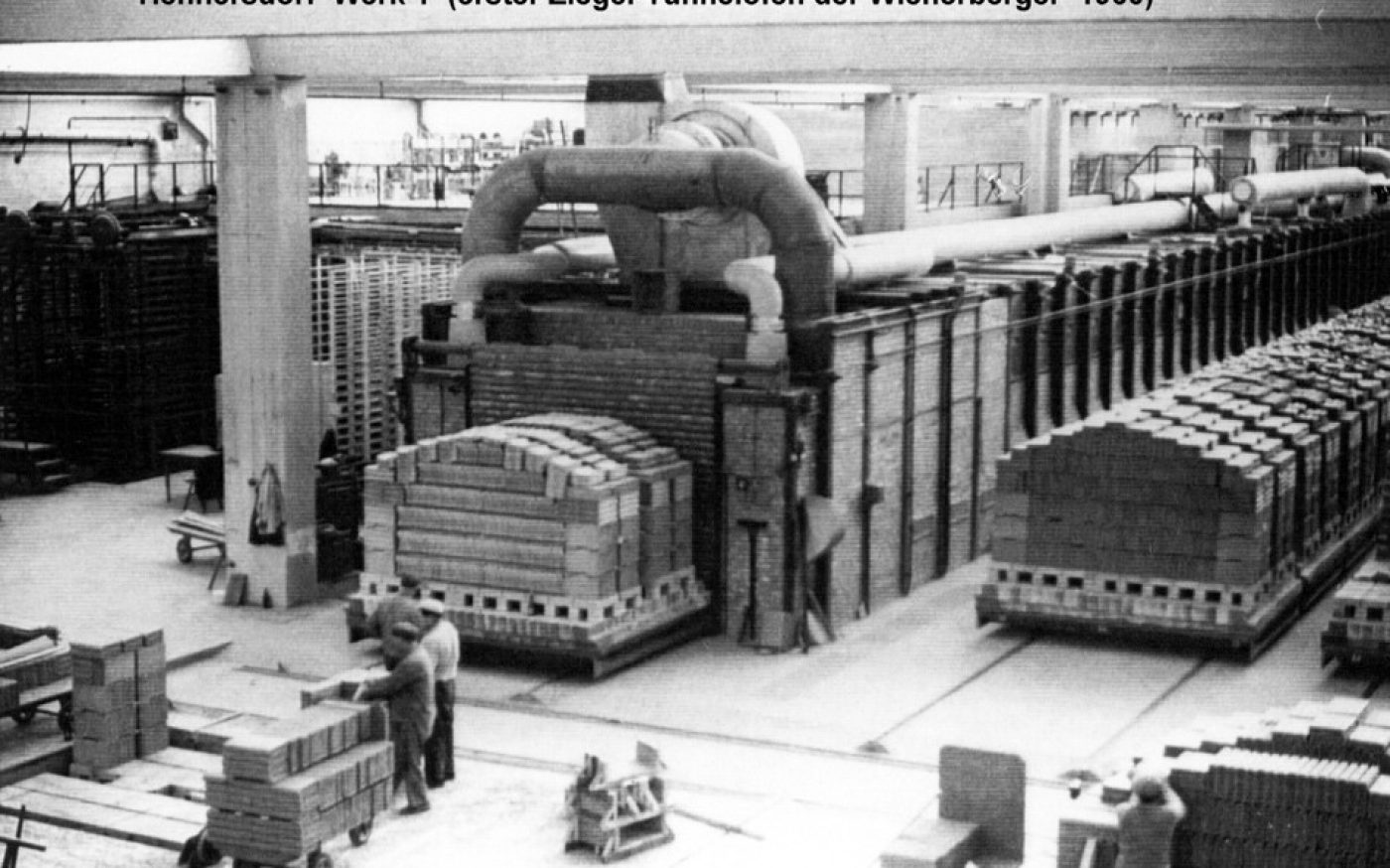 Wienerberger built new brick plants and subsequently converted its existing plants step by step to full-year operation. The plants were upgraded and production processes were automated through the use of modern machinery.