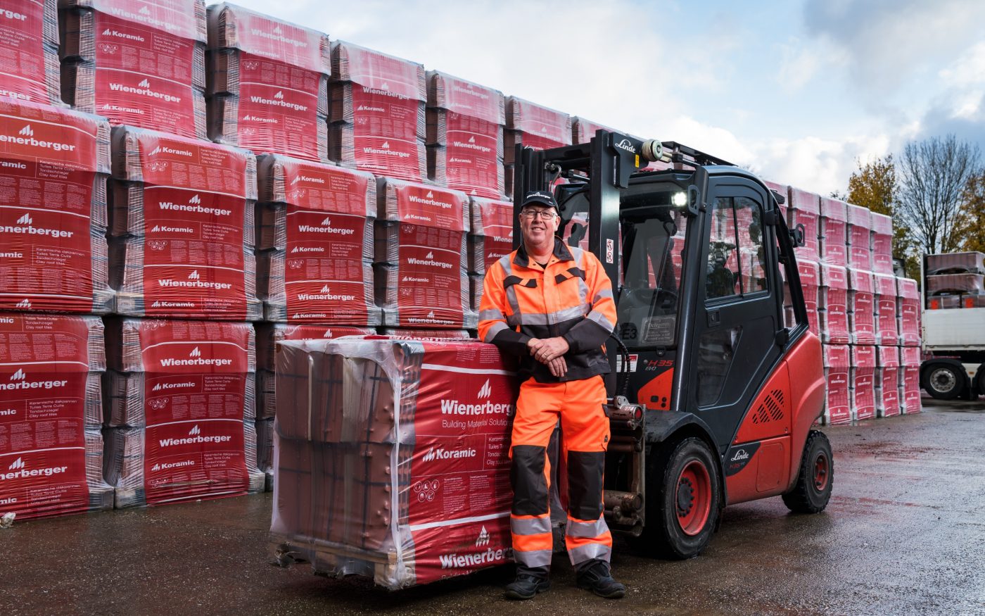 Mood image photography; working at Wienerberger of forklift driver rooftiles Deest