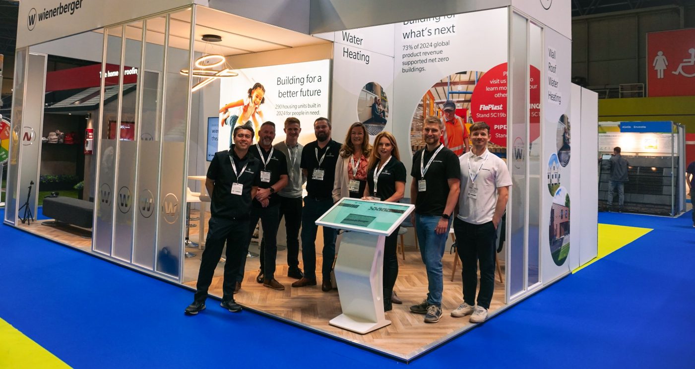 Group of people smiling at the Installer Shower 2025