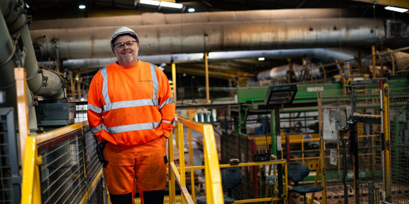 Man working with charity Emmaus