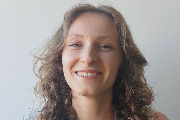 Colour headshot of Karolina Olszewska