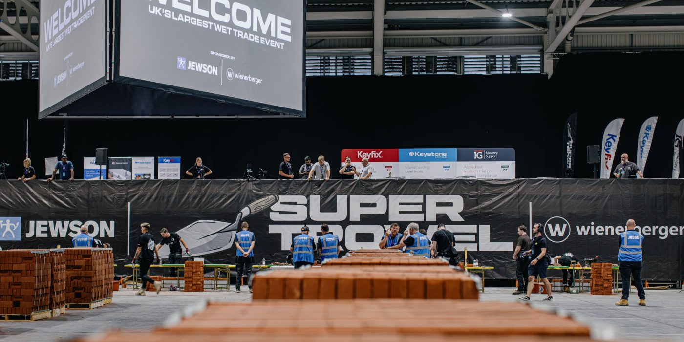 Man working with charity Emmaus