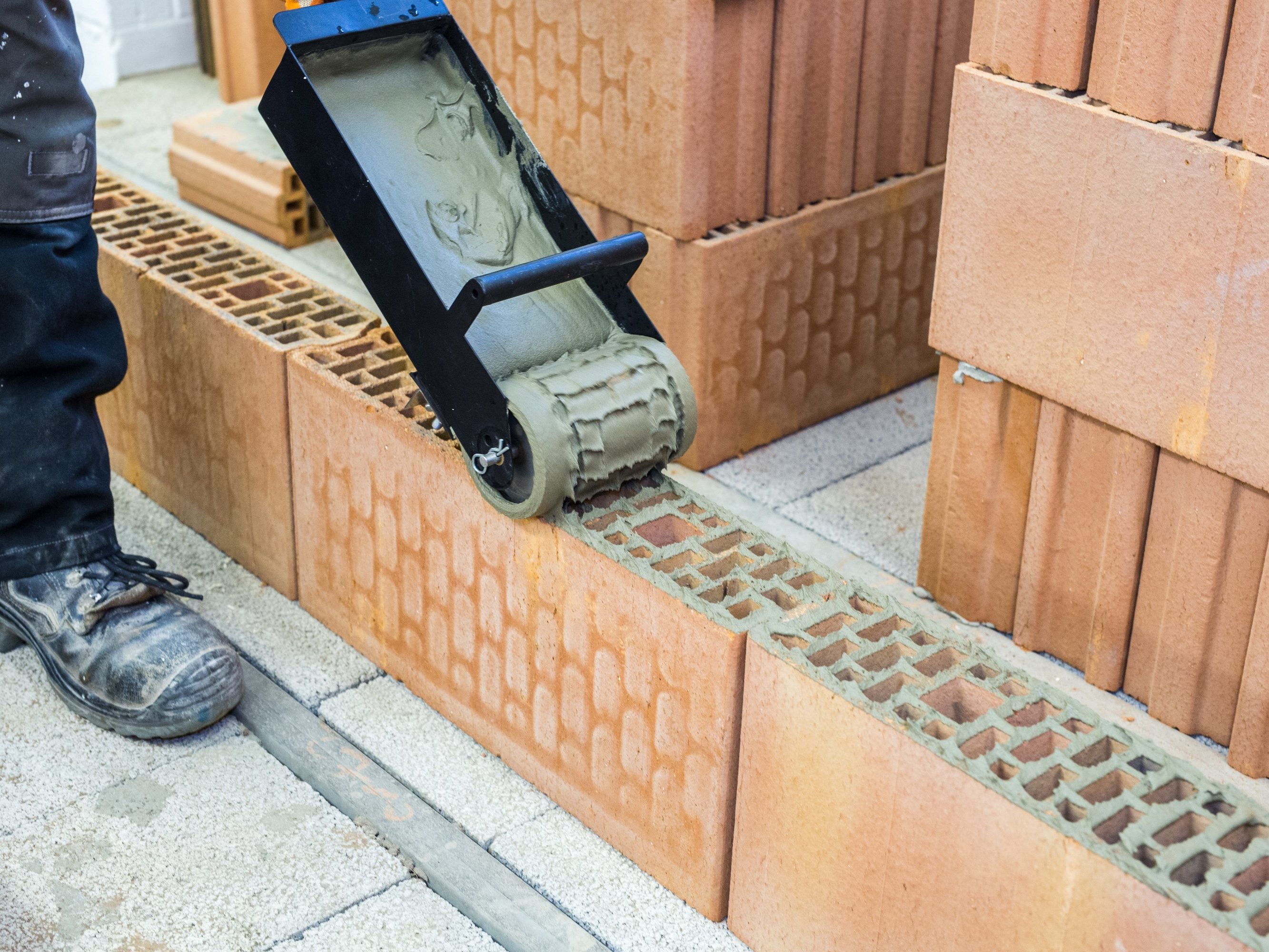 ZeroPlus mortar being applied to Porotherm block.