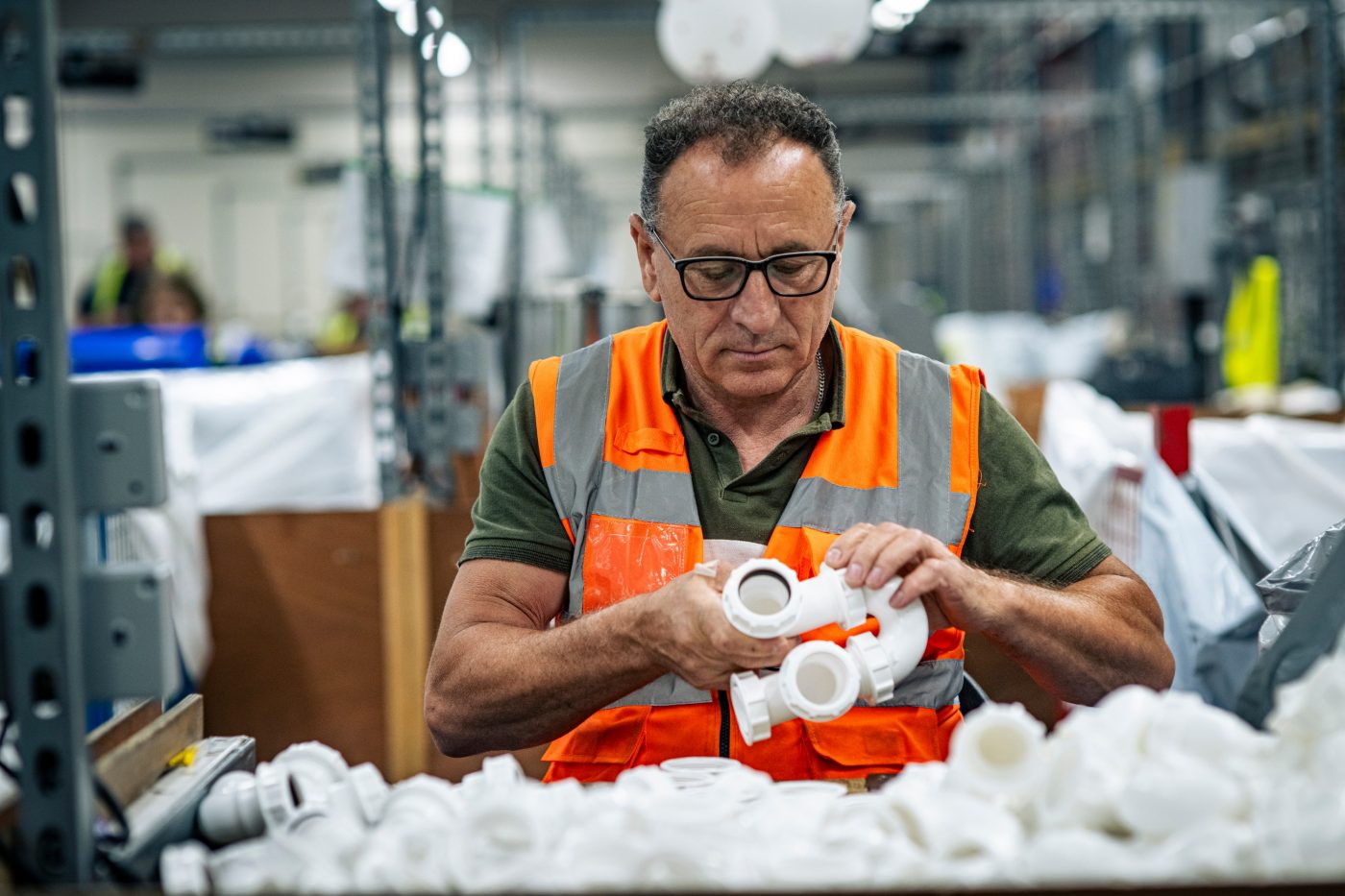 Floplast employee