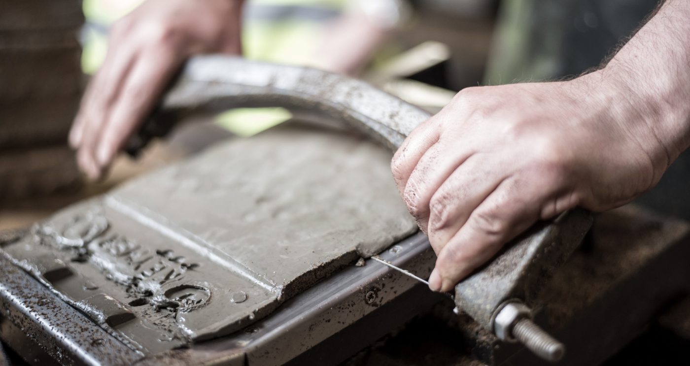 Manuelle Dachziegel Produktion