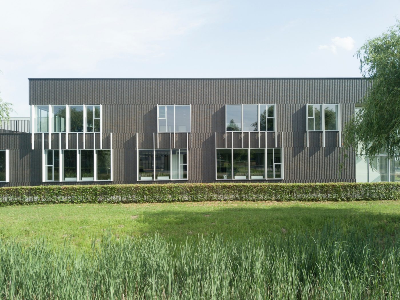 London Slate Binair SP Clickbrick | New Construction Business Premise and Office SPG-ARRK | Titaniumstraat, Nederweert | Architect: Comzone Architects, Esch | Contractor: Bouwbedrijf Van Bussel, Helmond | Client: SPG, Nederweert | Photographer: Marcel Willems, ´s Hertogenbosch | Completion Date: 2017-01-01