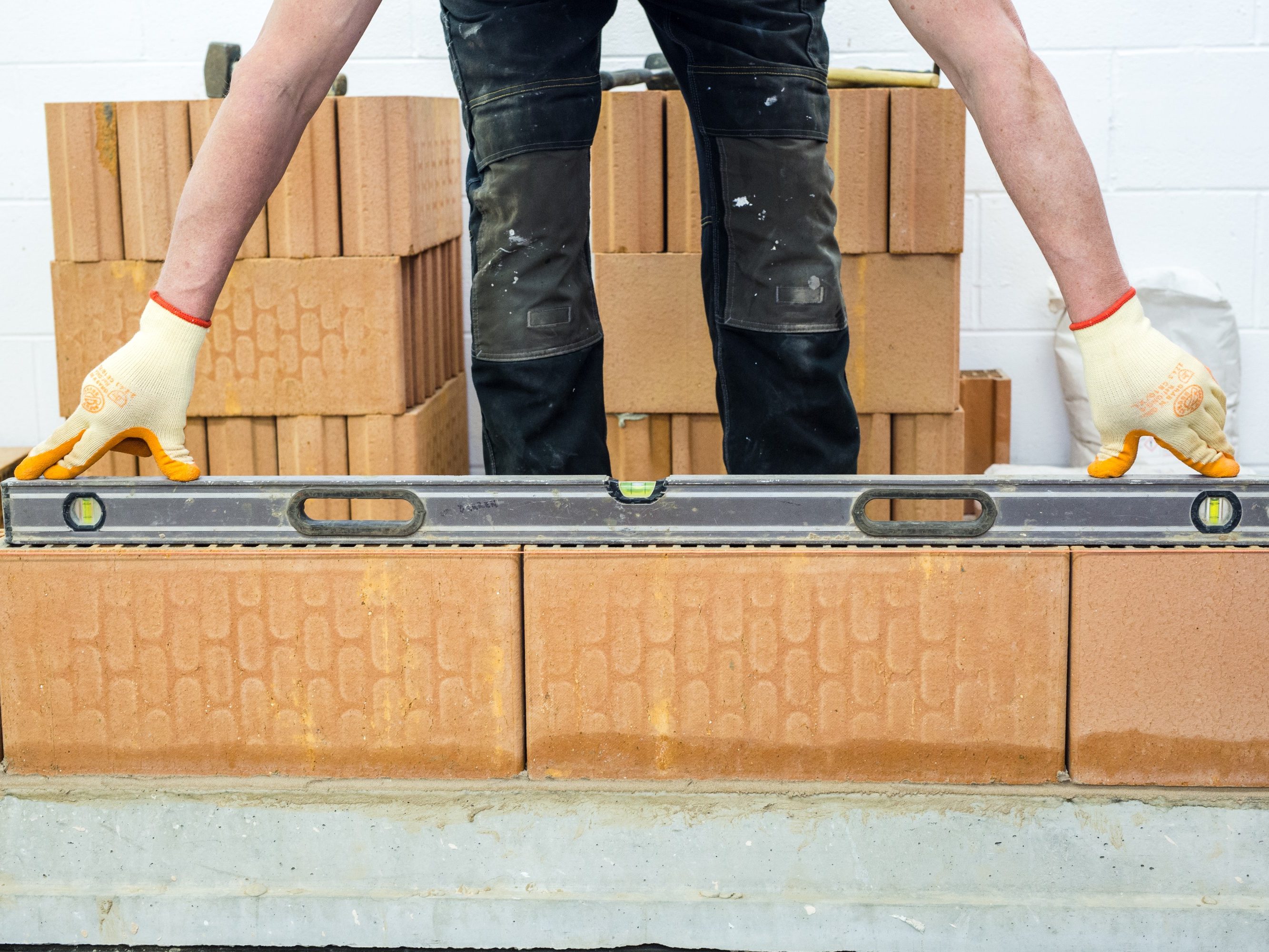 Measuring the correct length for laying Porotherm blocks.