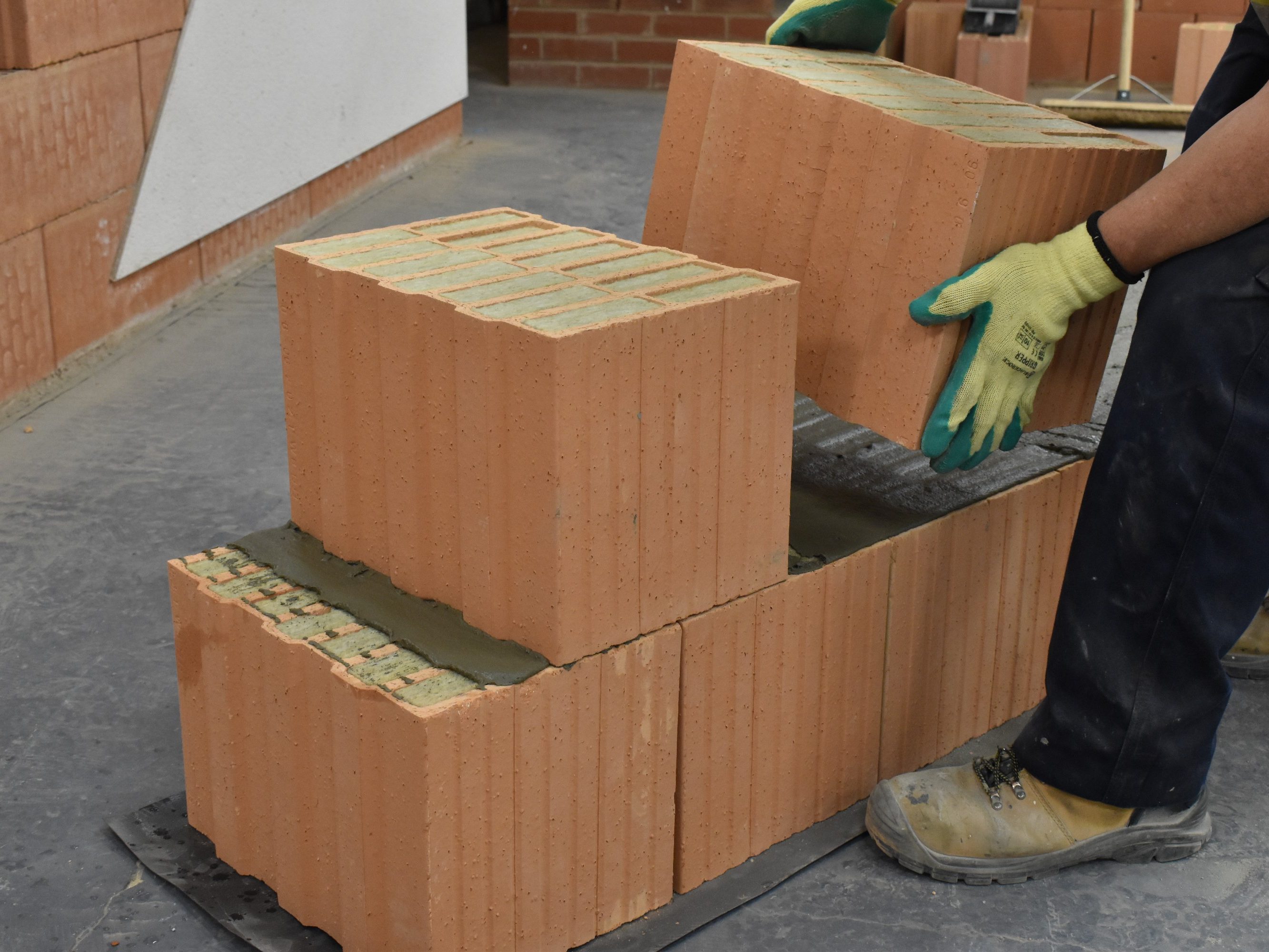 Man laying Porotherm monolithic block