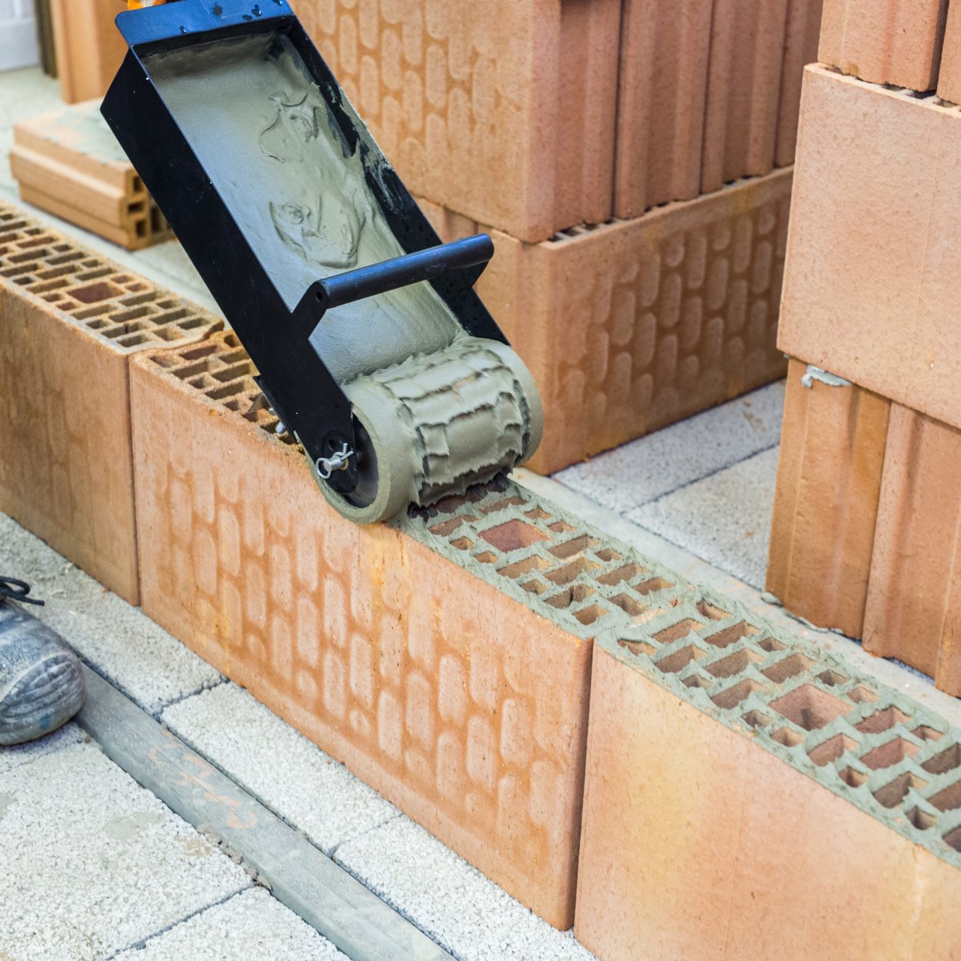 ZeroPlus mortar being applied to Porotherm block.
