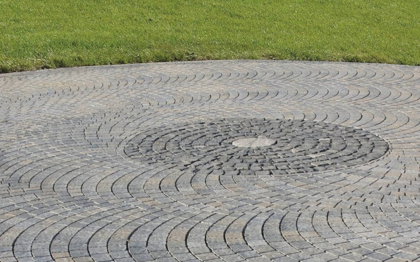 Arte cobblestone circular paving