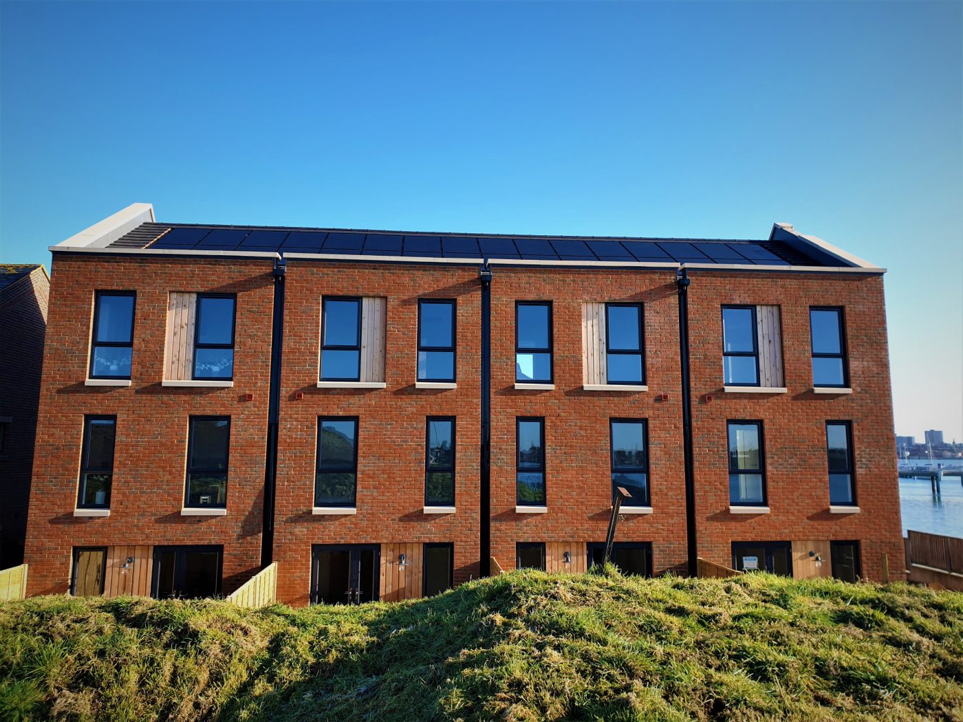 Modern terraced houses made of Kassandra Multi clay brick