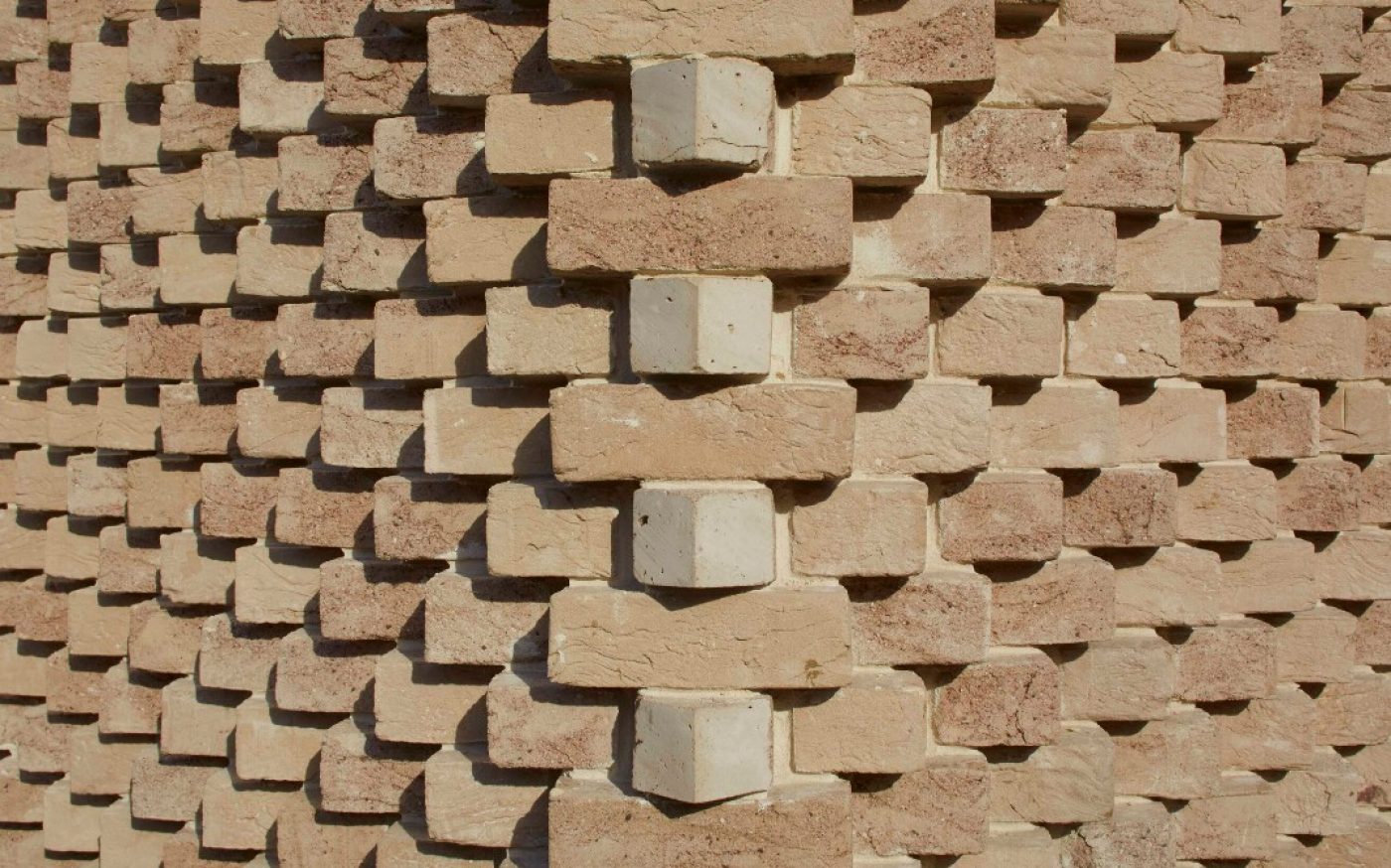 detail of the dog-tooth style used