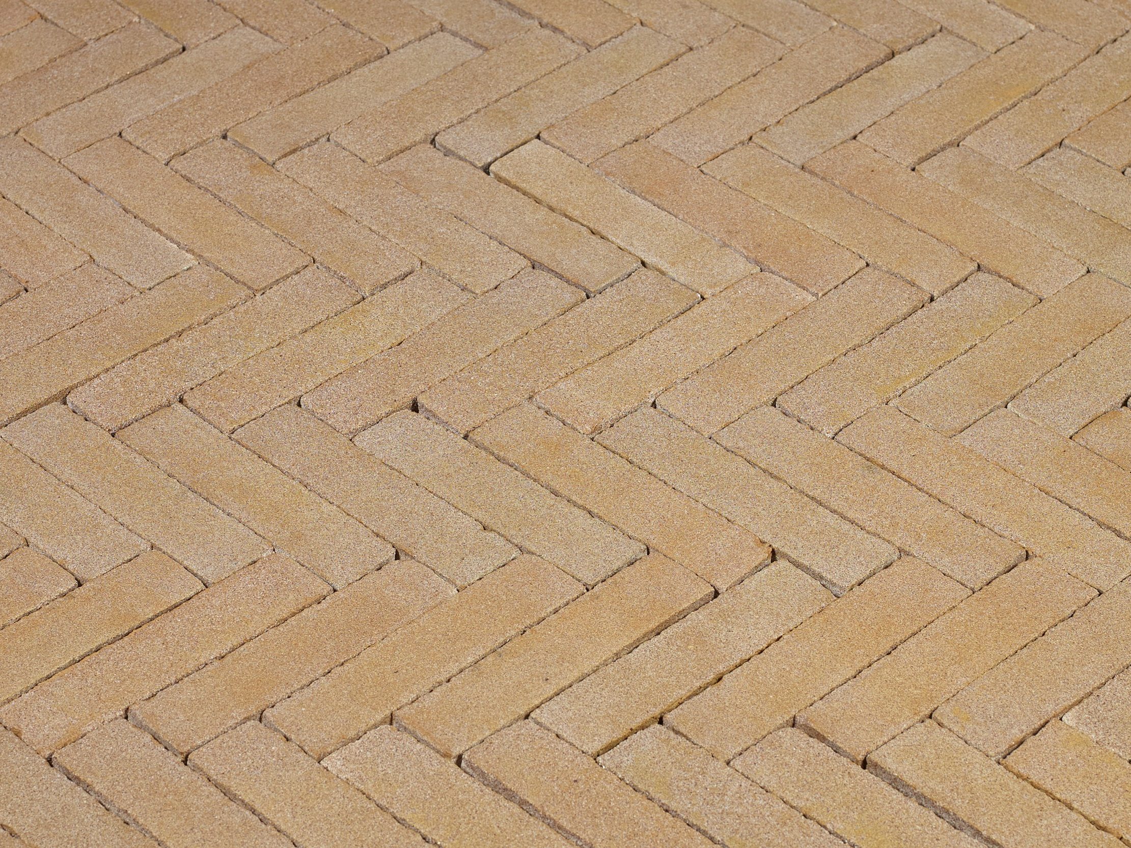 Herringbone WF Siena clay pavers