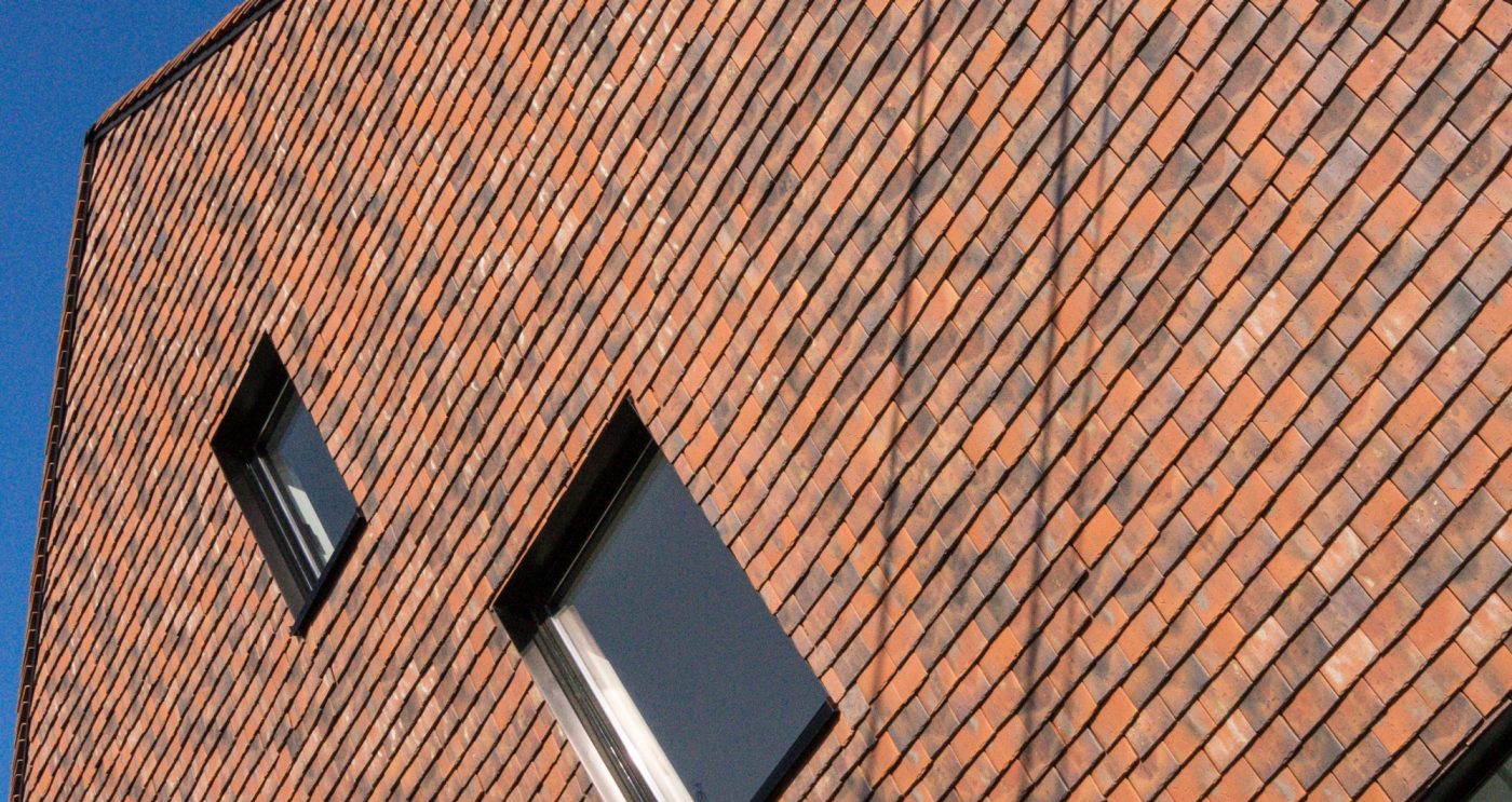 photo External Corner Roof Tiles vertical plain tiles for cladding