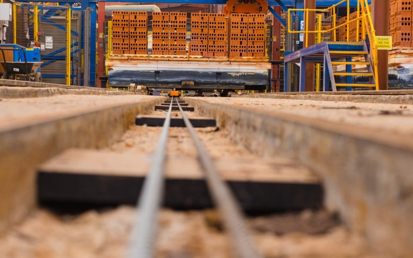 https://www.wienerberger.co.uk/tips-and-advice/brickwork/how-are-bricks-made/jcr:content/root/imagegallery_copy_co_1320414373/image_936309415/image.imgTransformer/media_16to10/lg-5/1681730833997/UK_MKT_PHO_Ewhurst_2022%20(1043).jpg