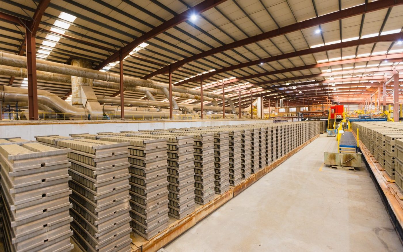 https://www.wienerberger.co.uk/tips-and-advice/brickwork/how-are-bricks-made/jcr:content/root/imagegallery_copy_co_170848078/image_912933884/image.imgTransformer/media_16to10/lg-5/1681730833997/UK_MKT_PHO_Ewhurst_2022%20(458).jpg