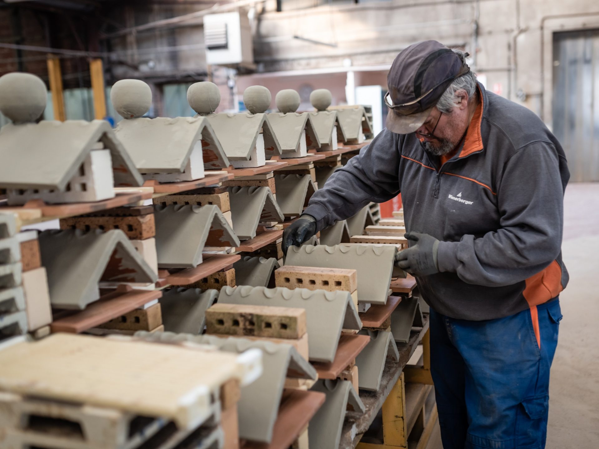 Dry and firing of the Koramic tiles on the Pontigny site.