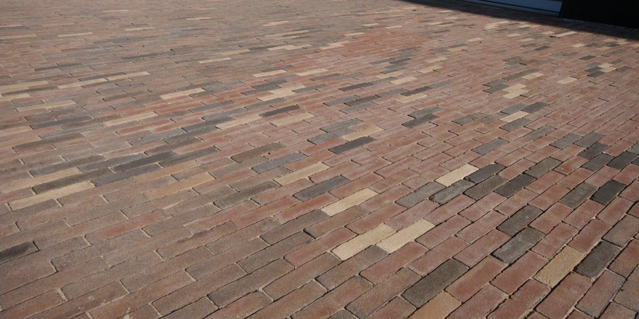 Ravenna, Mastiek, Basalt and Siena paver