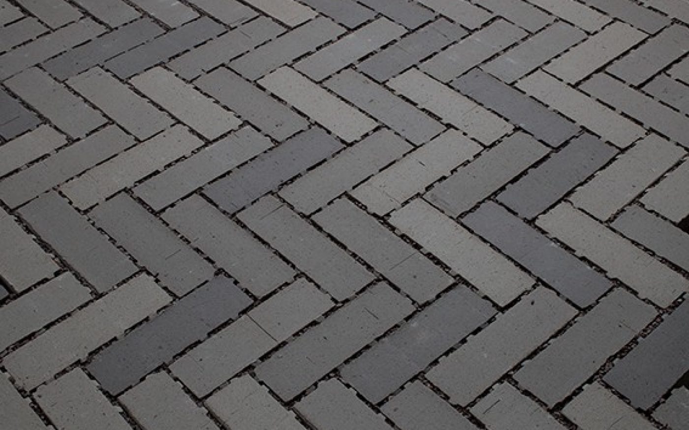 Herringbone pattern water permeable pavers