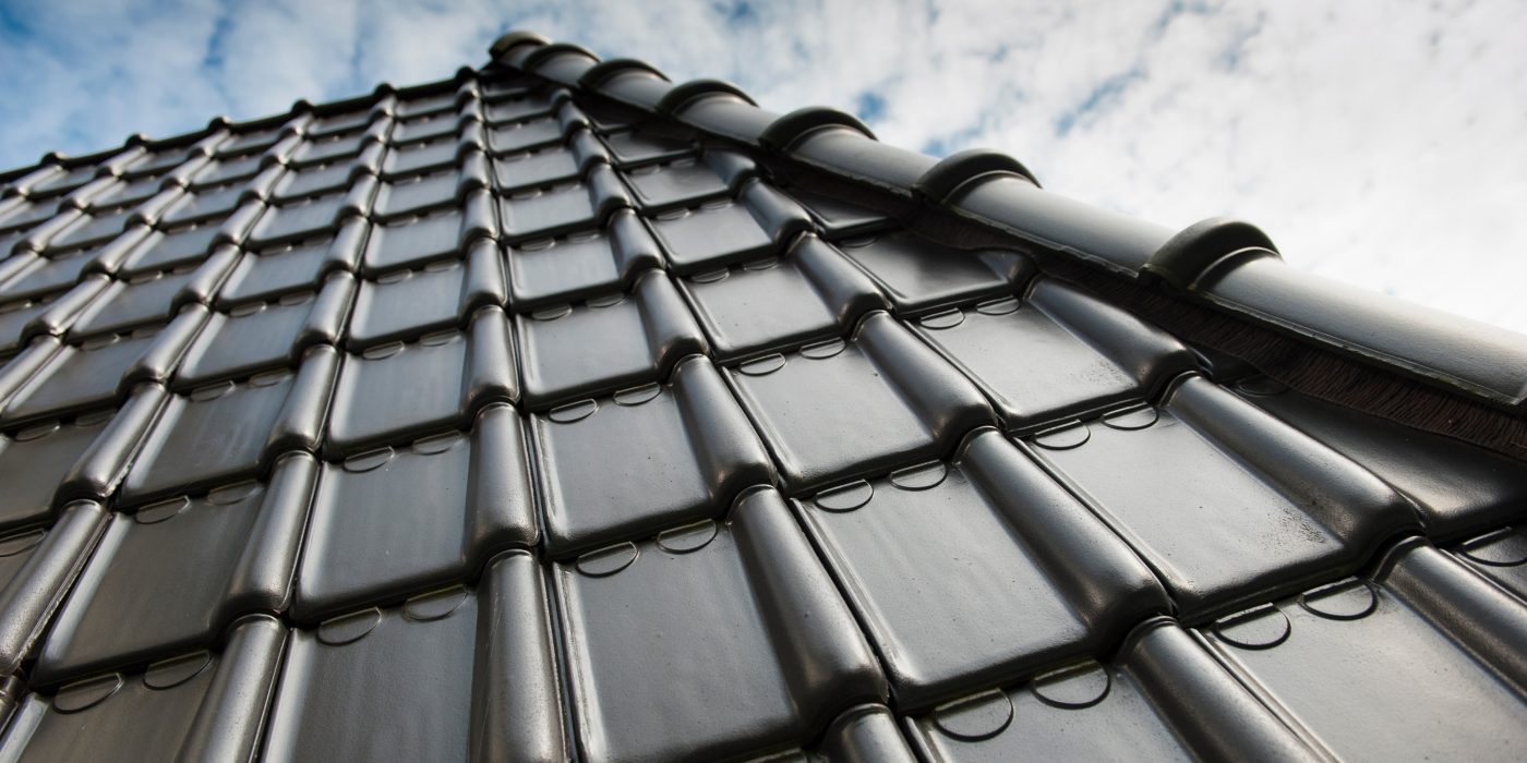 TdN44 leikleur mat verglaasd. Dakrenovatie vrijstaande woning, Maarnse Grindweg 20c, Maarn. Handelaar Schoute Veenendaal. Aannemer Legemaat & van Elst. ca. 4.500 dakpannen. maart 2014.