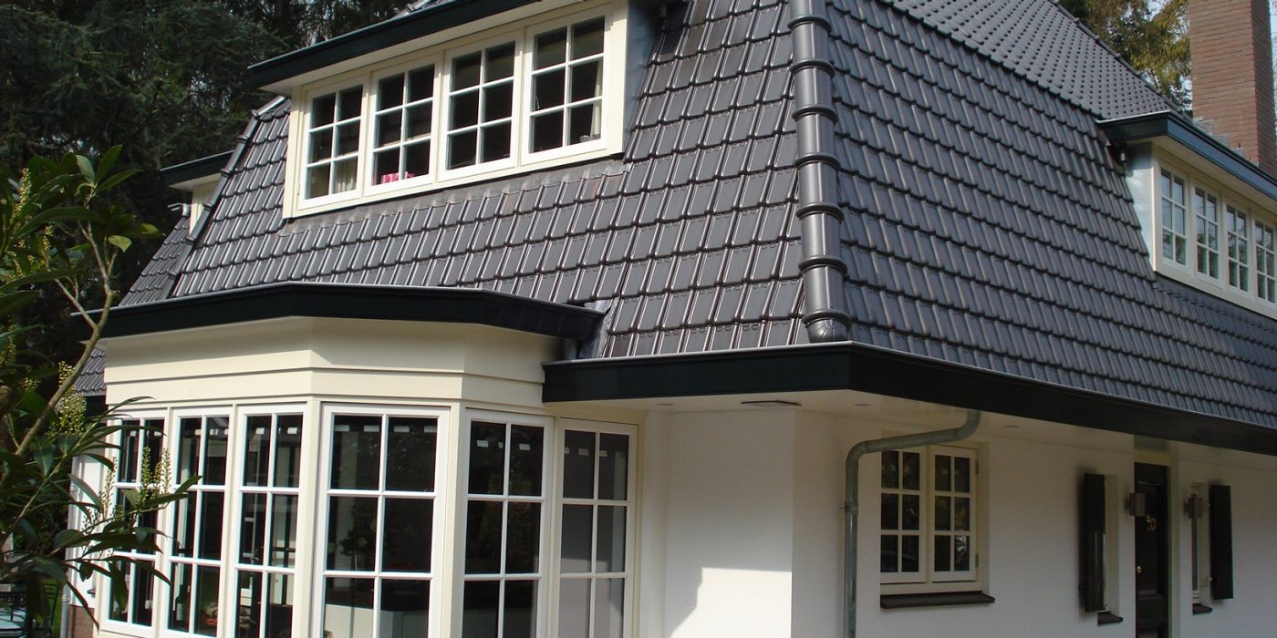 TdN44 leikleur mat verglaasd. Dakrenovatie vrijstaande woning, Maarnse Grindweg 20c, Maarn. Handelaar Schoute Veenendaal. Aannemer Legemaat & van Elst. ca. 4.500 dakpannen. maart 2014.