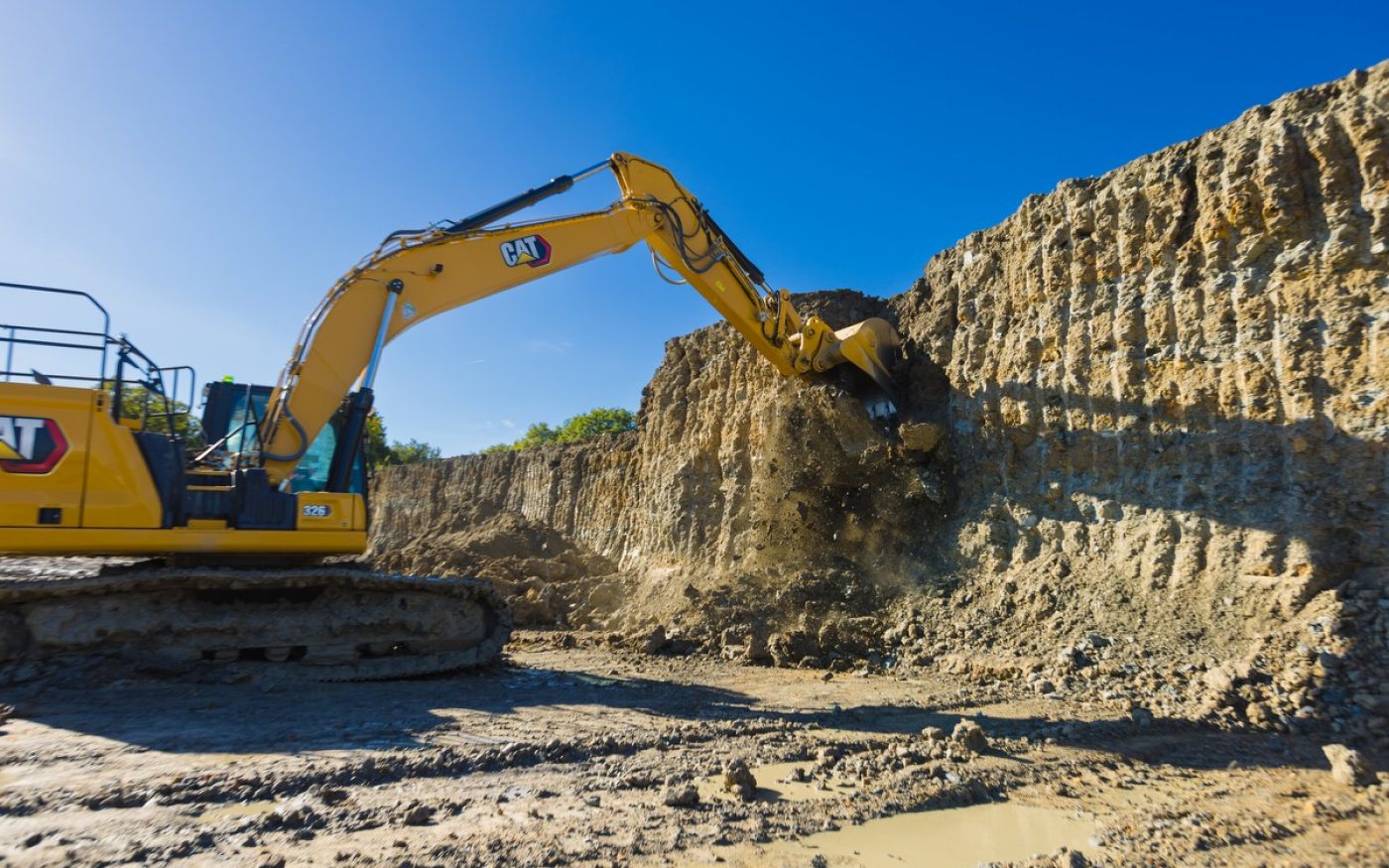 What are the benefits of building with clay