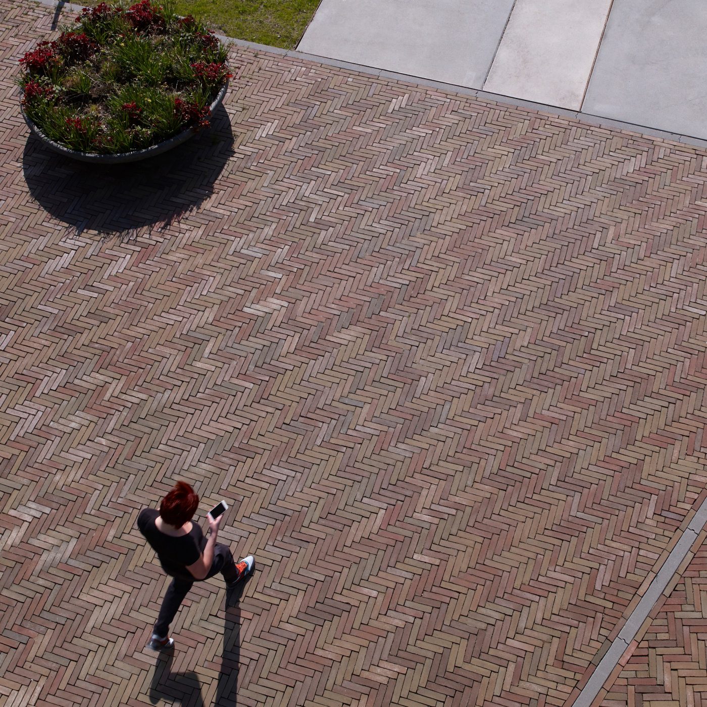 Penter Varia Wasserstrich Man with mobile phone aerial picture