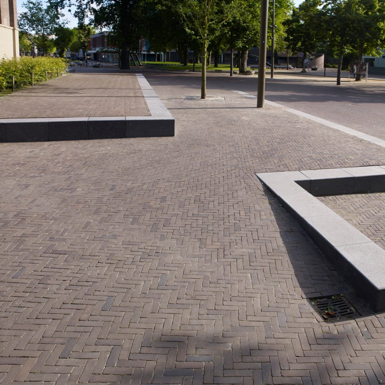 Renovation public space | Centre, Emmen | Pavers mix DF: Incana and Mastiek water struck, messing/gold color glaced bricks |  Architect and client: Township Emmen | Contractor: Hemmen, Emmen and Lareco, Hardenberg